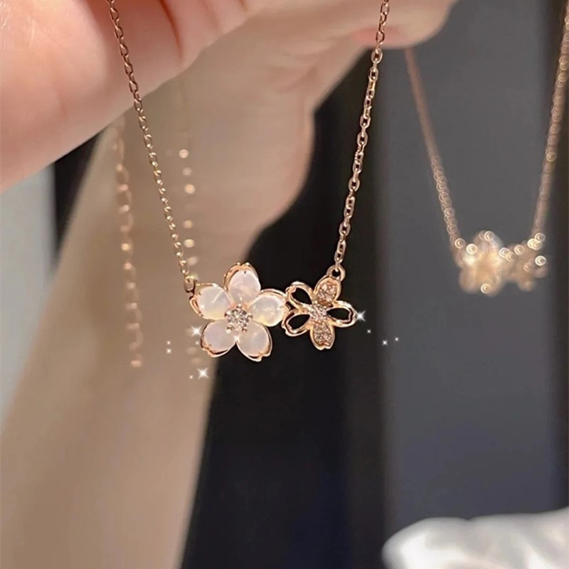 Simple Luxury Zircon Flower Pendant Necklace