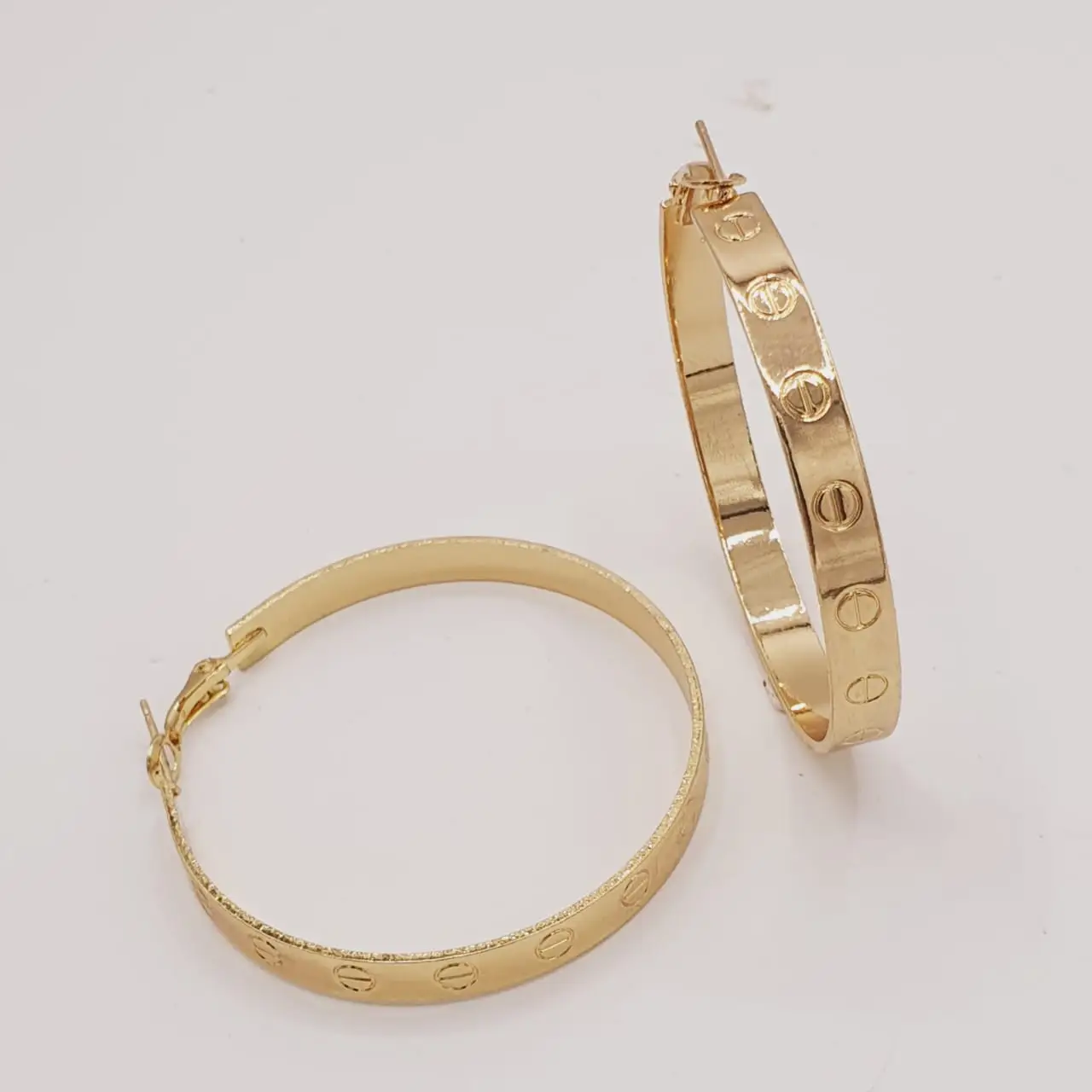 PAIR OF ADJUSTABLE BANGLES