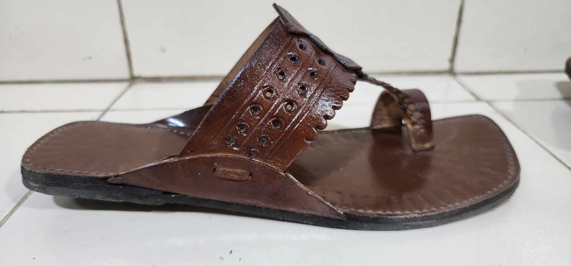 KULAPURI BROWN PURE LEATHER HANDMADE CHAPPAL BM 14