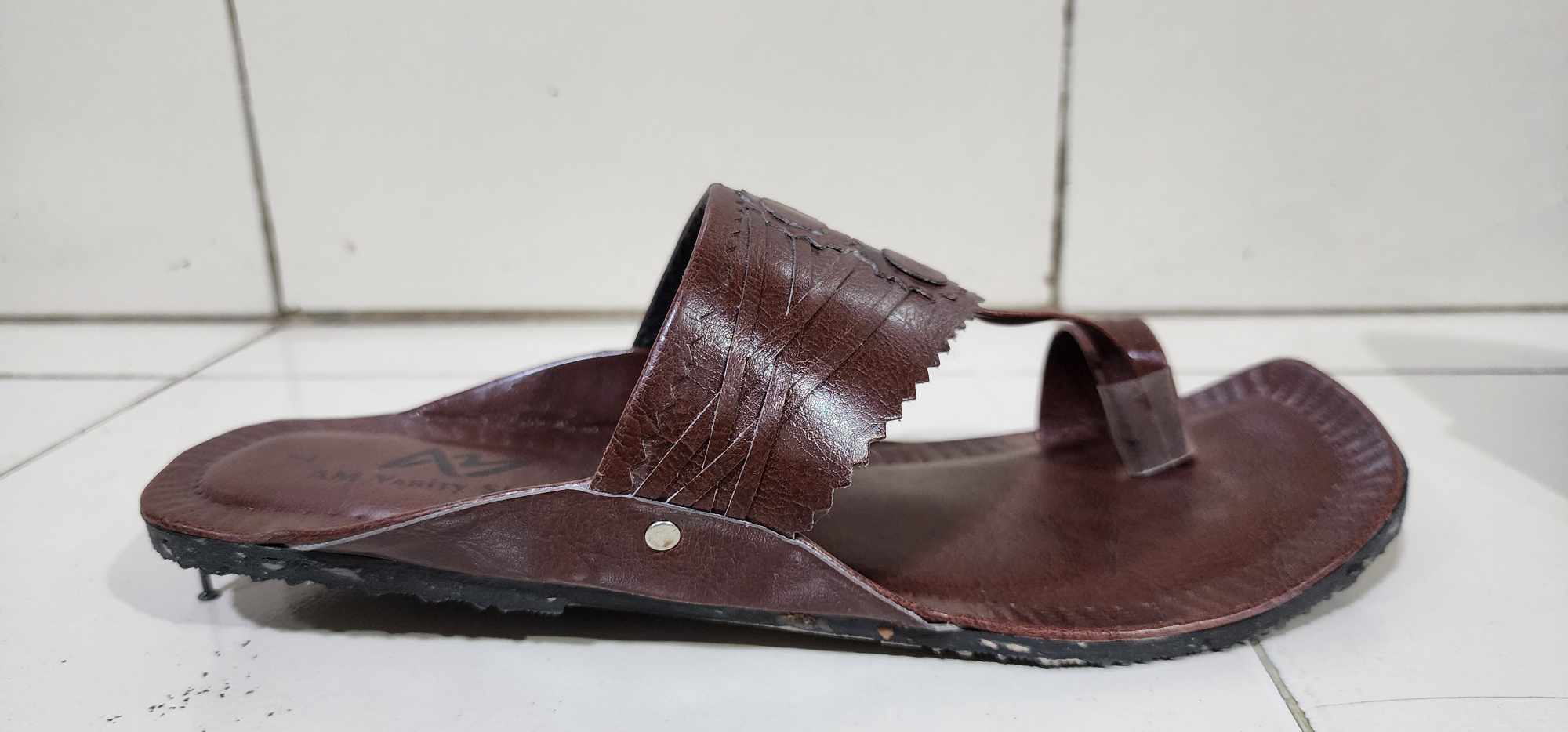 KULAPURI SIMPLE PURE LEATHER HANDMADE CHAPPAL BM 13