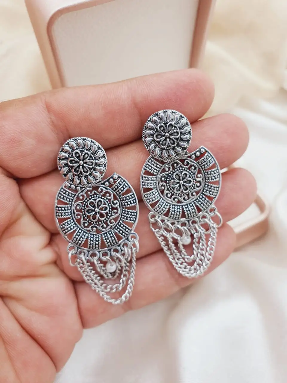 Pair of earrings.