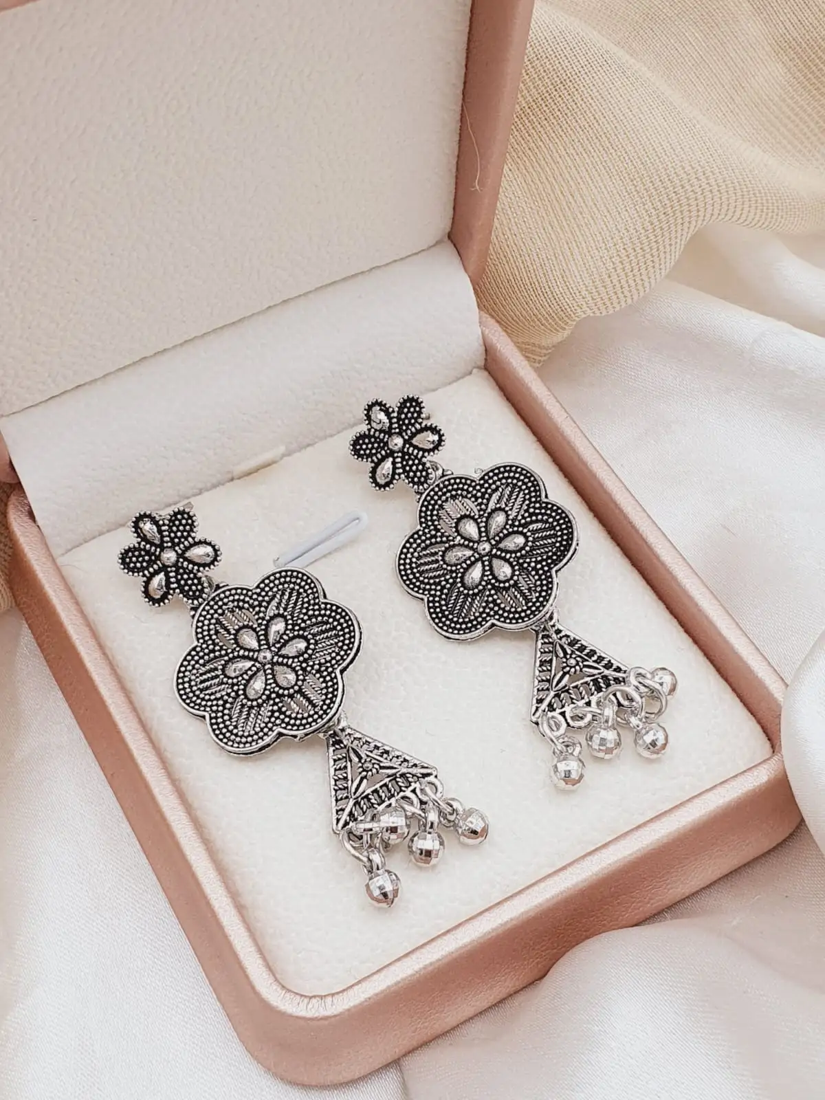 ear rings in metal colour