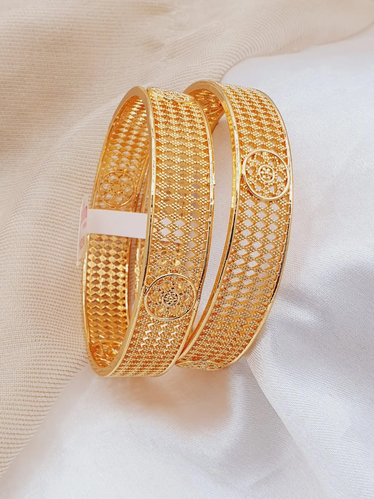 Pair of bangles in golden color