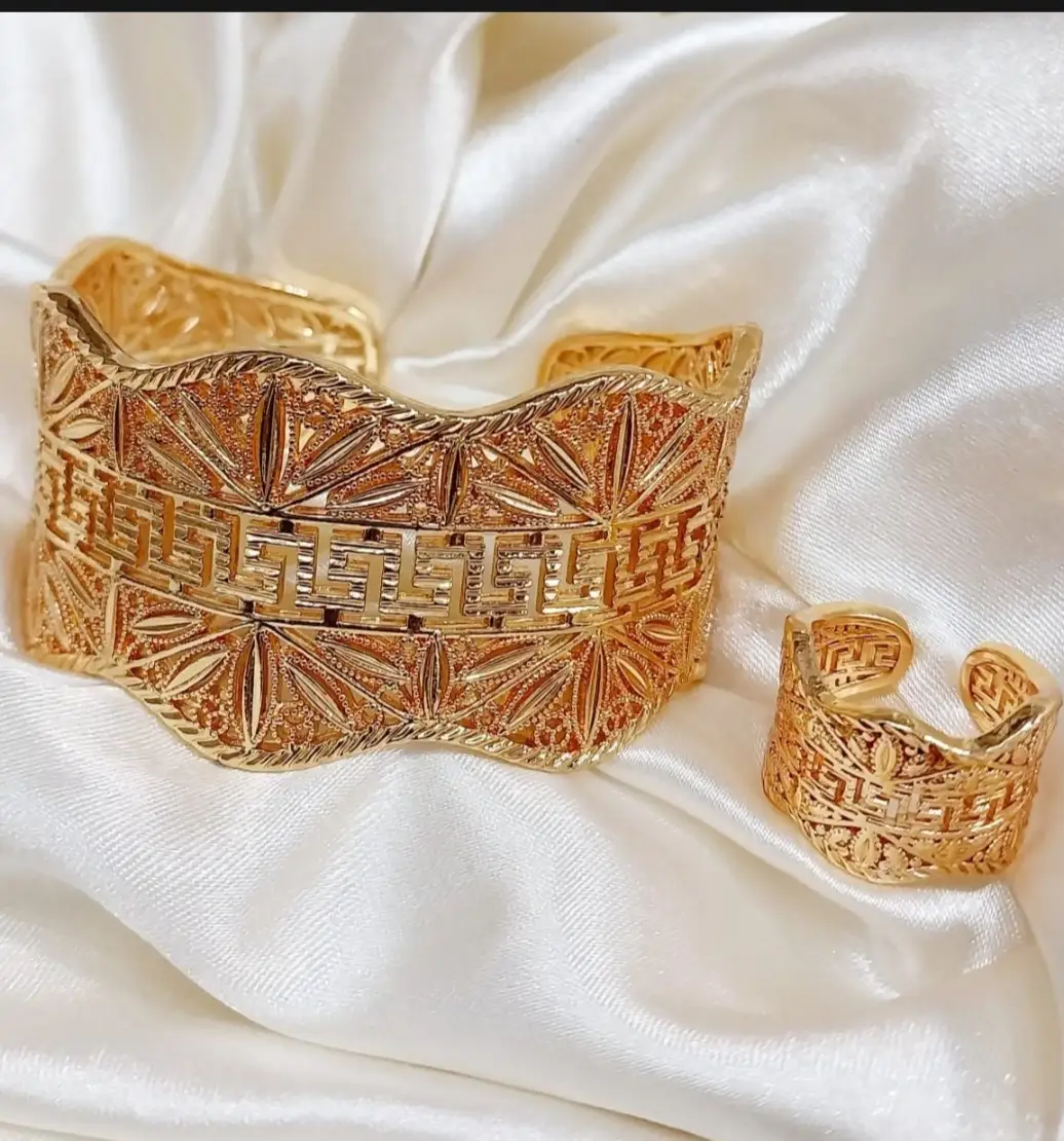 ADJUSTABLE GOLDEN KURRA WITH SAME RING