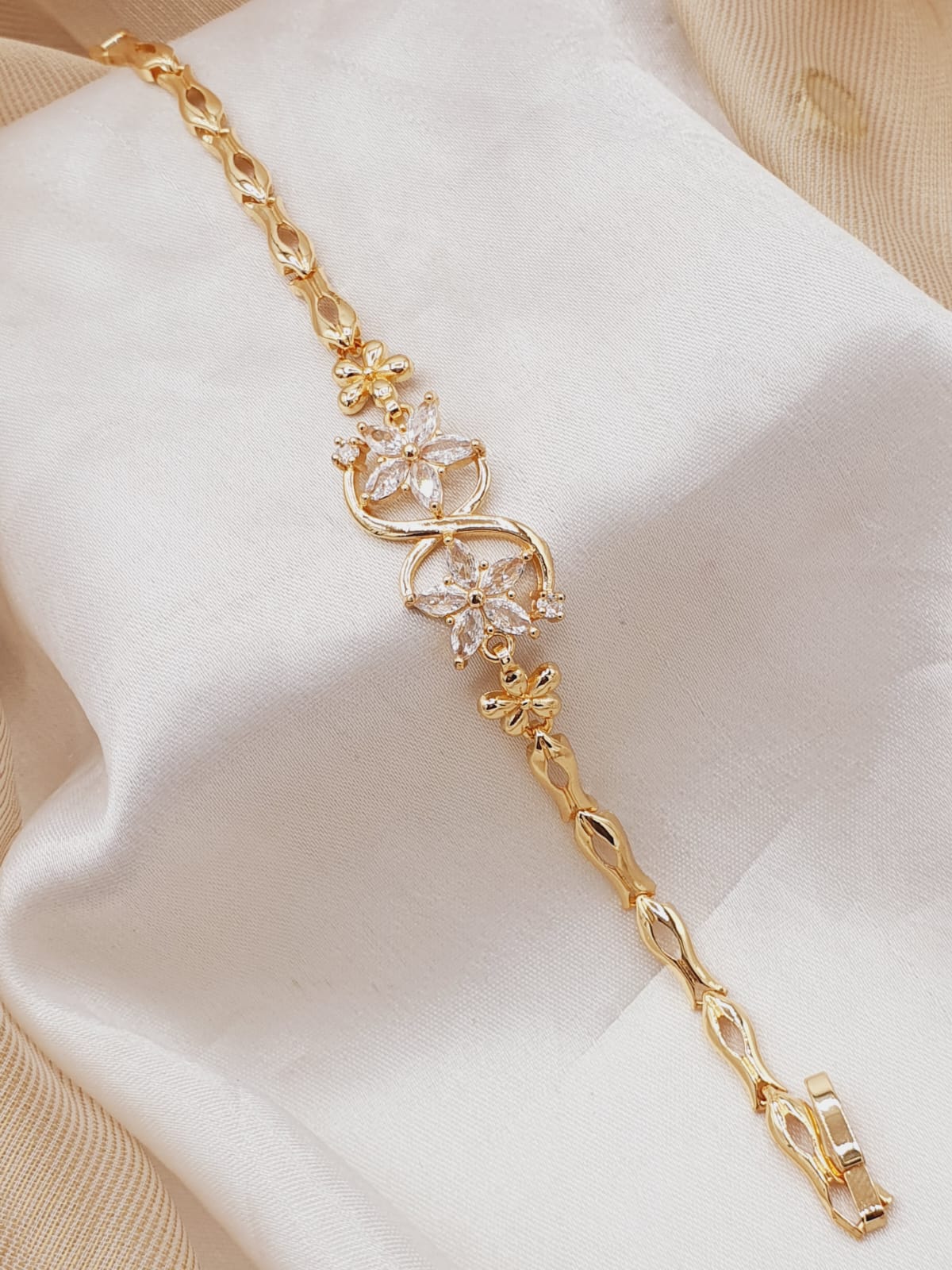 bracelet in gold color with white stones in gold