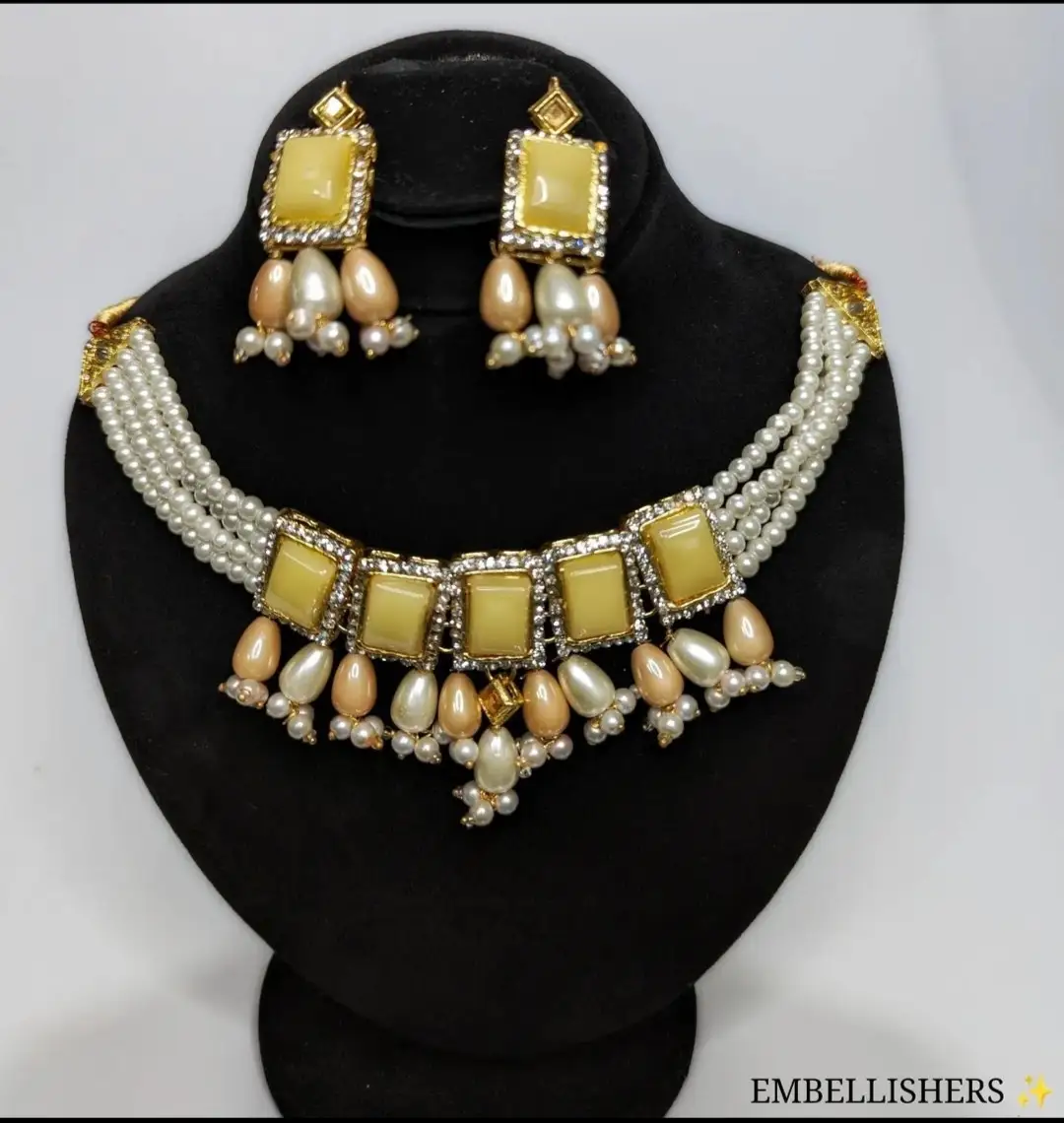 Embellisher Stone Necklace