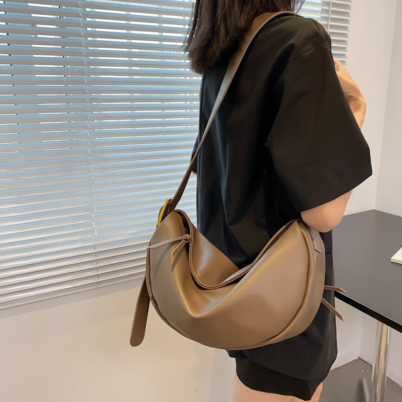 Trendy Crossbody Shoulder Bag for Everyday Use